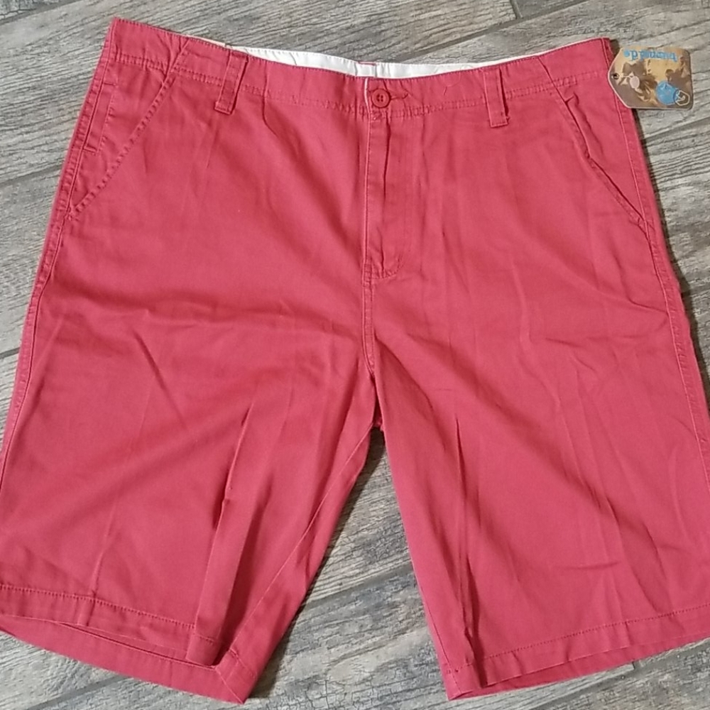 Red leisure shorts